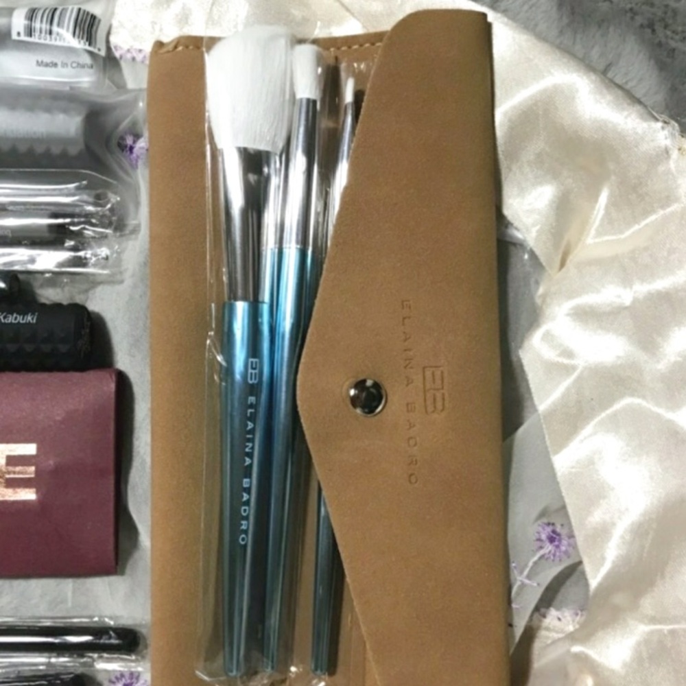 Elaina Badro Baby Blues Brush Set in Faux Suede Case Synthetic *BNIP